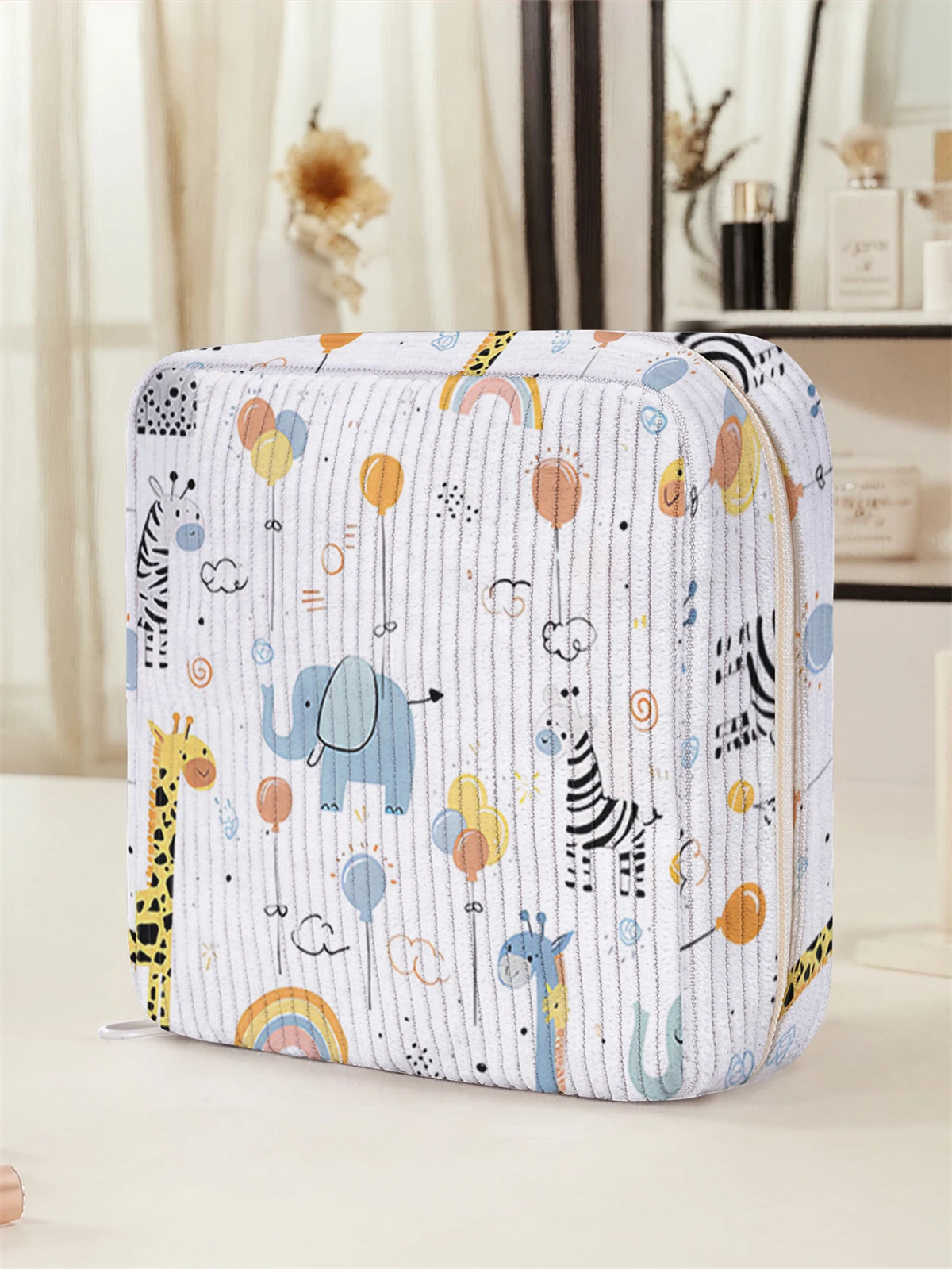 Cartoon animal pattern printed sanitary napkin storage bag, women's lightweight tissue bag, sanitary tissue bag