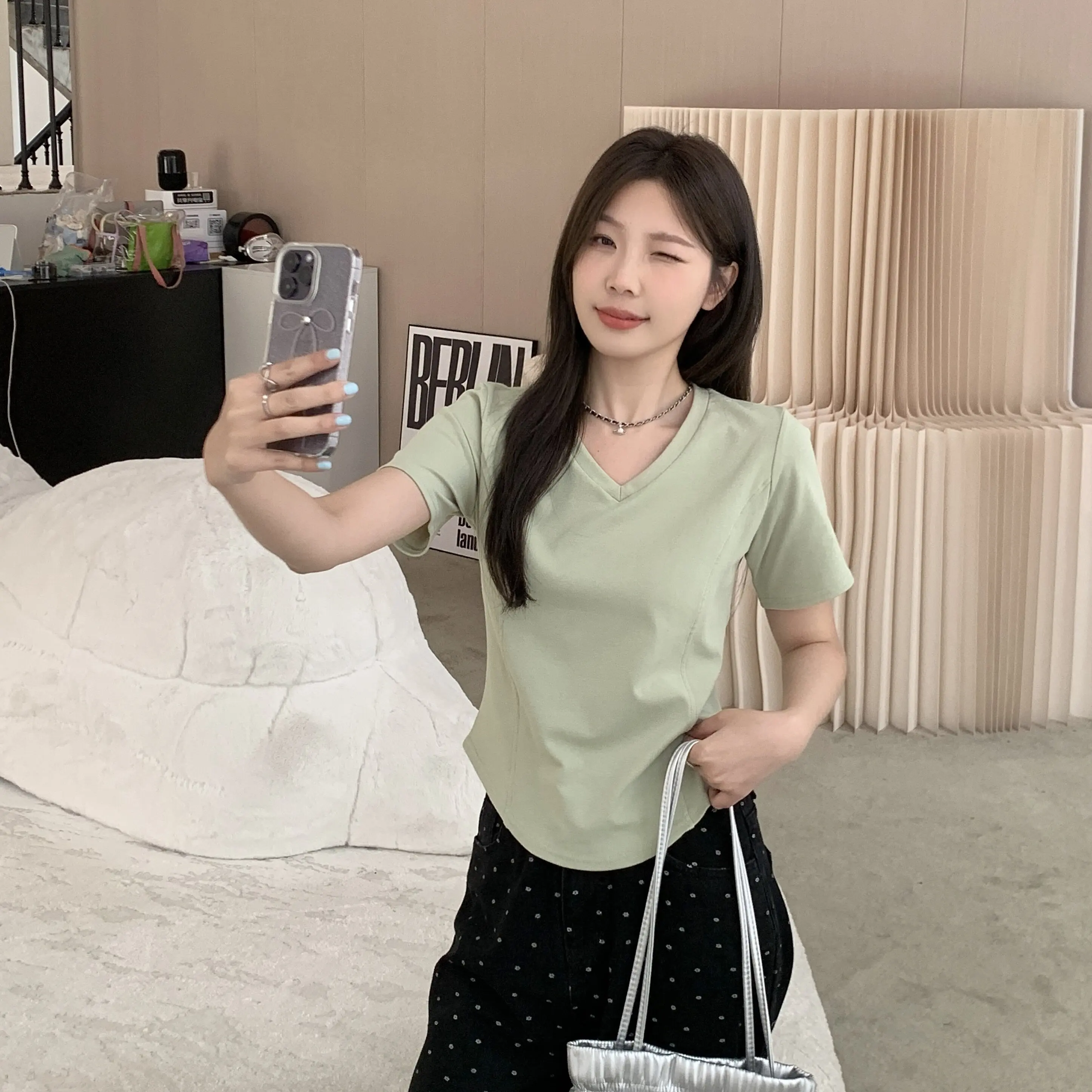 Light fruit green [v neckline]