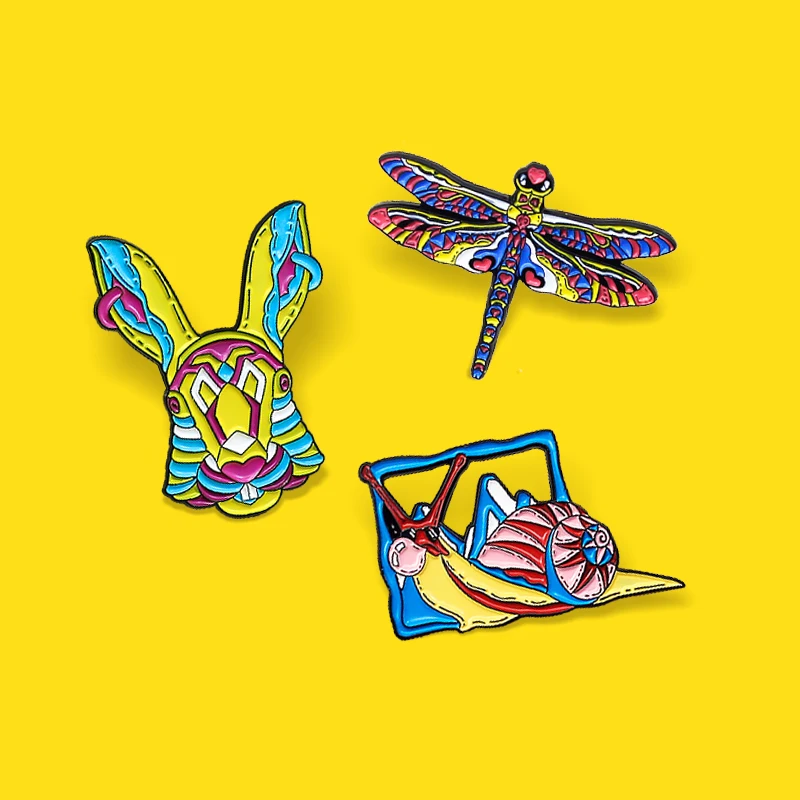 

Colourful Rabbit Dragonfly Snail Brooches Rainbow Pattern Stripe Animal Brooch Pins Enamel Pin Badge Jewelry Lesbian Gay Gift