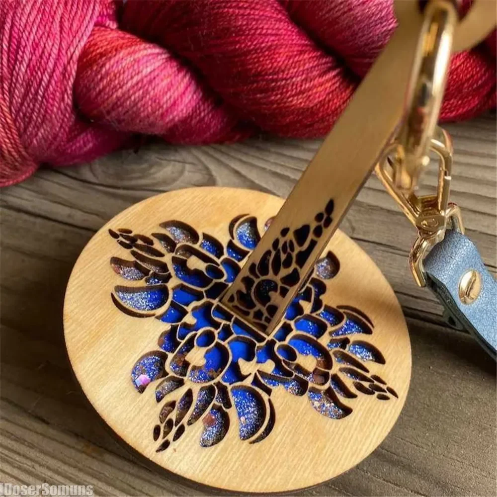 Yarn Holder Wooden Spinning Knitting Tools DIY Sewing Thread Spool with Wrist Strap Wool Ball Winder Rochet Accessories Stand