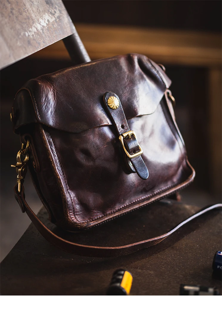Modische Vintage-Umhängetasche aus pflanzlich gegerbtem Rindsleder für Herren, Designer-Luxus-Schultertasche aus echtem Leder für Outdoor-Partys – Detail 16