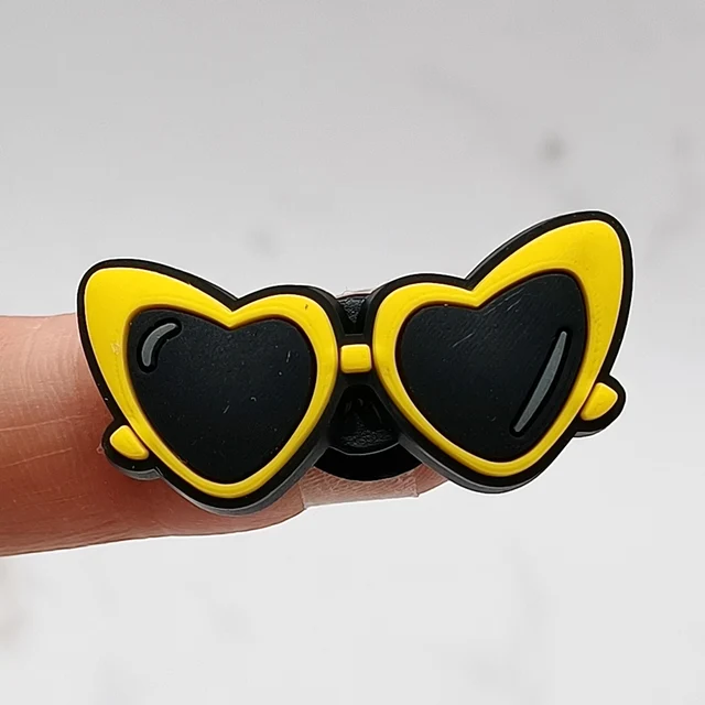 Dropshipping 1Pcs PVC Shoe Buckle Accessories Funny DIY Happy Holidays Shoes Decoration Jibz For Crocs Charms Kids Party Gift H