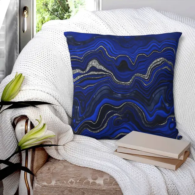 청금석 대리석의 매력적인 소용돌이 안으로