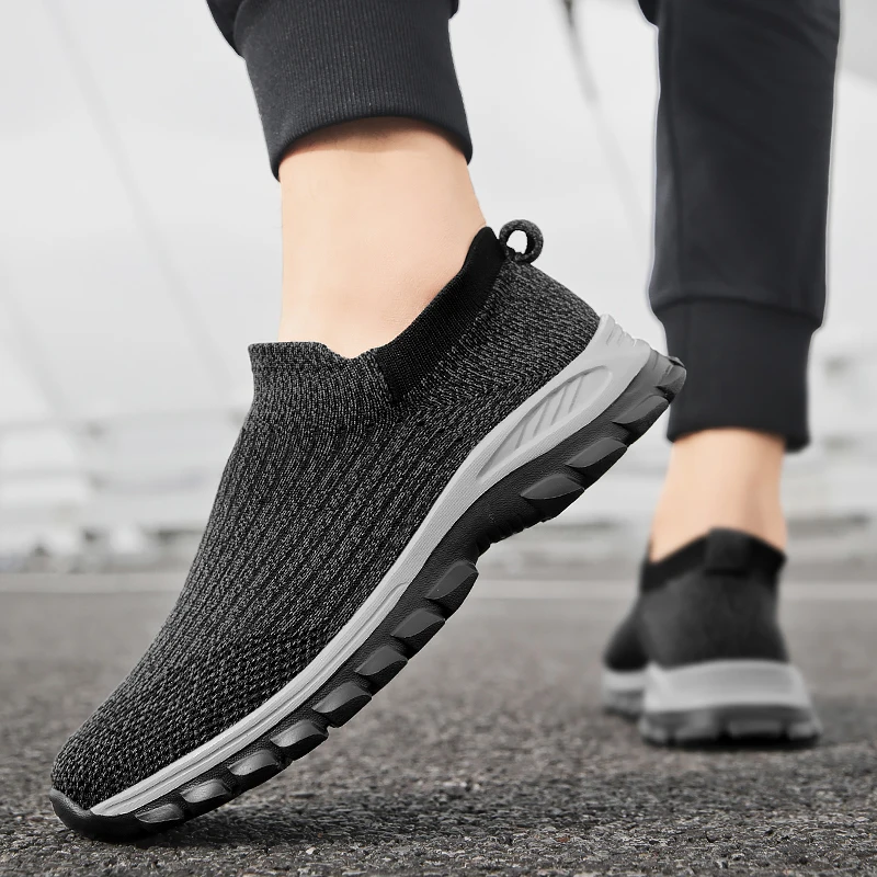 

Men's lazy slip-on lightweight mesh shoes breathable soft bottom mesh sports casual shoes