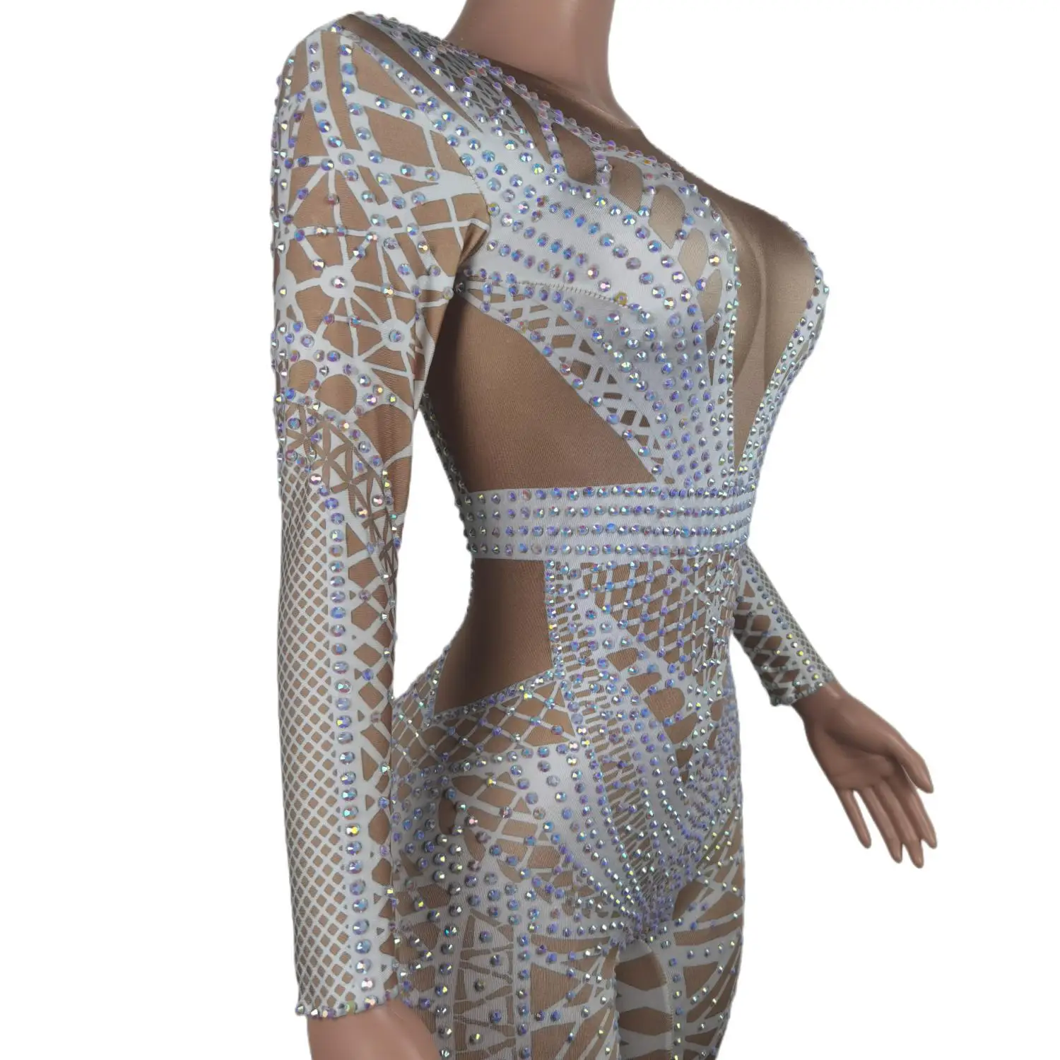 Рисунок 5 - Сексуальный Белый Блестящий Комбинезон