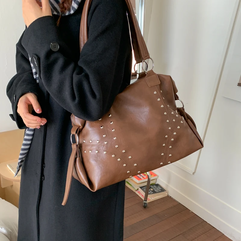 Nieten-Design, PU-Leder, Hobo-Unterarmtaschen, Damen-Umhängetasche mit großer Kapazität für Damen, 2023, neuer Trend, Y2K-Handtaschen und Geldbörsen – Detail 7