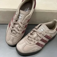 Adidas Originals Gazelle Indoor Khaki Brown Style rétro britannique Antidérapant Durable Hommes Femmes Chaussures de skate Entraînement allemand JQ8387 1