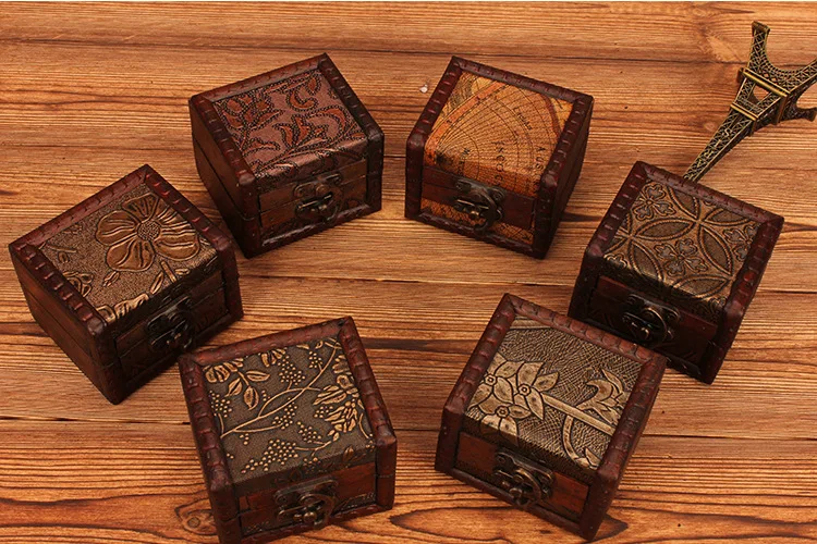 Description Picture 3 of itemExquisite European Vintage Wooden Small Storage Box Creative Badge Brooch Jewelry Box Imitate-Old Hand Made Tabletop Ornament