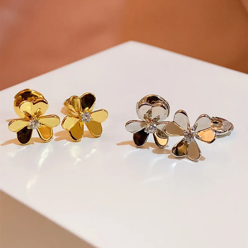 

2023 New Hot Selling Sterling Sier Trifolium Flower Earrings For Women Cute Simple Brand Fine Jewelry Party Gift