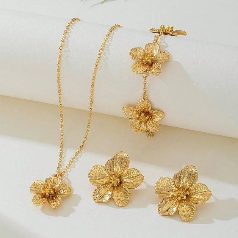 Fashionable And Elegant Jewelry Set, Flower Pendant Necklace, Bracelet, Earrings, Simple Five-Petal Flower Choker Necklace - 2