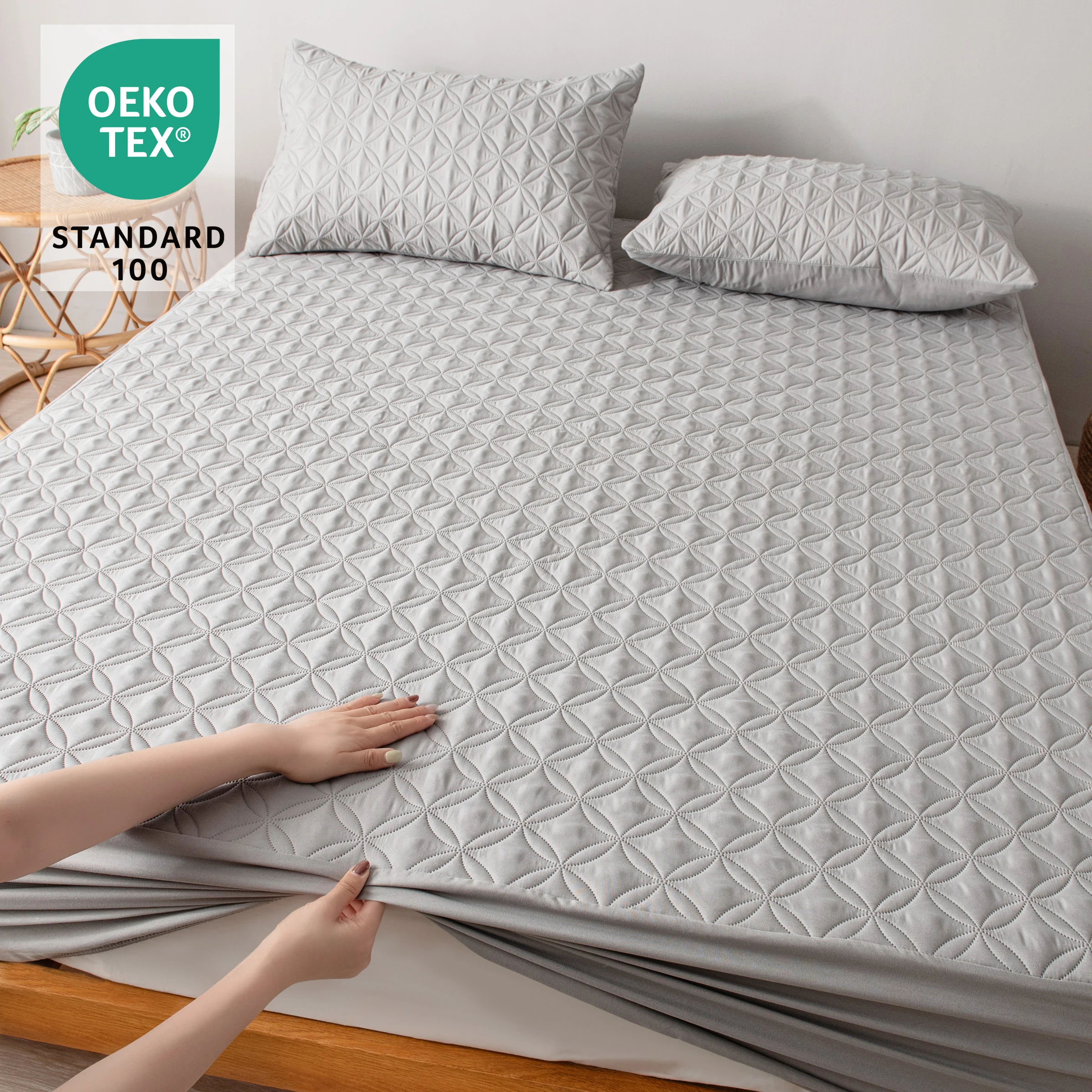 Deluxe Quilted Waterproof Mattress Protector - Noiseless & Breathable with Deep Pocket Design