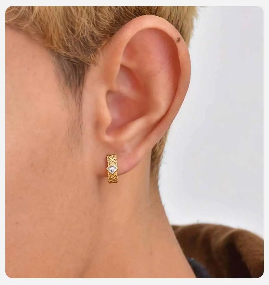 Vnox Puck Rock Creolen für Männer und Teenager, Anti-Allergie-Edelstahl-Huggies-Ohrringe, schwarzer Zirkon-Ohrschmuck, Geschenk für ihn – Detail 3