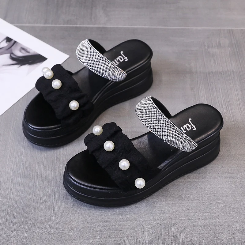 

Шлепанцы женские с жемчугом, пляжные сандалии на танкетке, высокий каблук, каблук 7 см, летние Тапочки