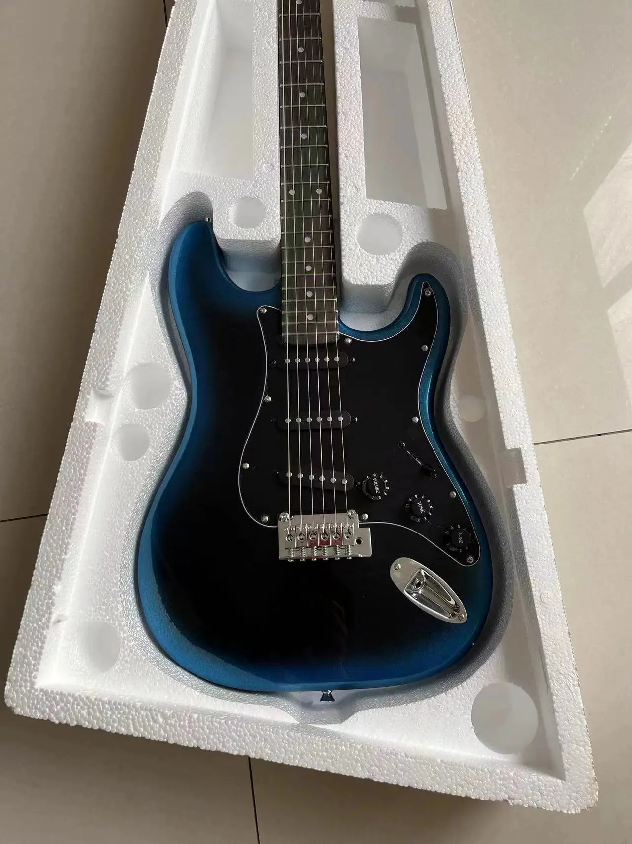 

Factory Direct Sales Classic F Glossy Paint Electric Guitar Free Shipping @9