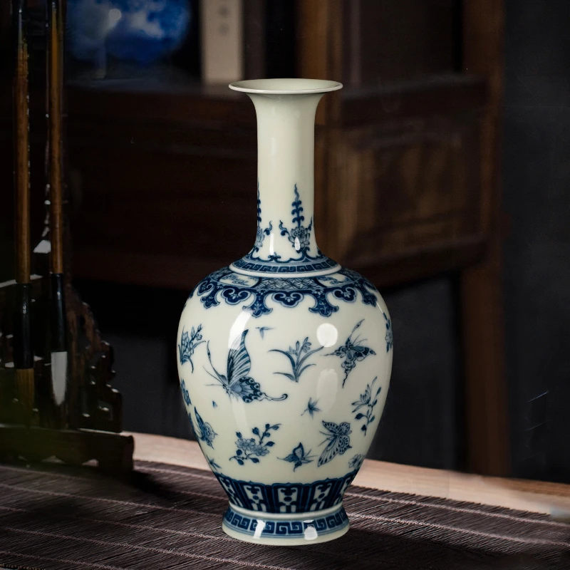 

Zhongjiayao vintage ceramic vase Jingdezhen blue and white porcelain firewood kiln butterfly pattern porcelain bottle dining