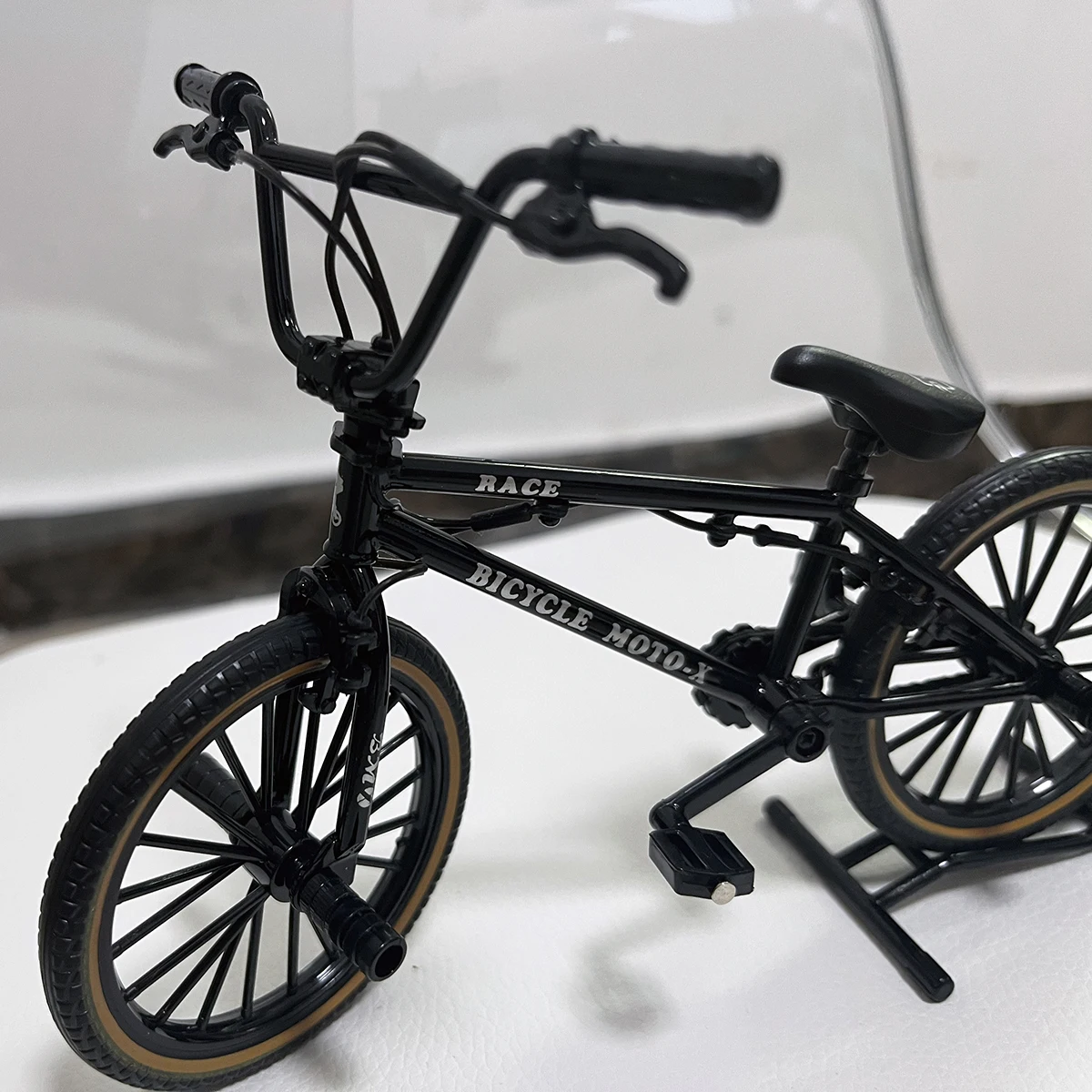 Bike Toys Finger Bike Toys 1:8 Model Alloy Bicycle Diecast Decoration Mountain Finger Mini Black Metal Bike Simulation Collection Gifts Toys for boys