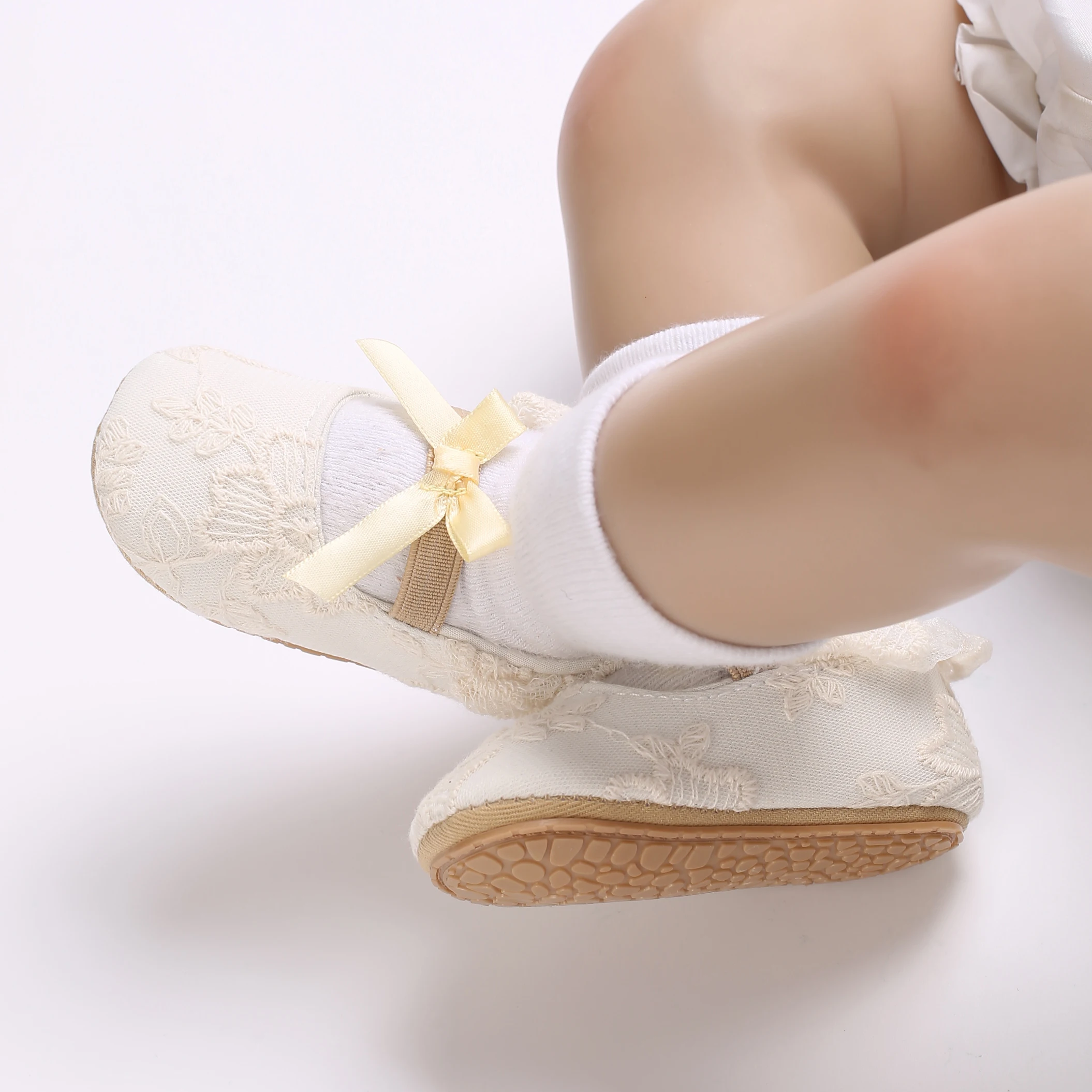 Niedliche weiße Spitzen-Prinzessinnenschuhe für Babys, Mokassins, Schuhe mit Schleife und Fransen, rutschfeste Schuhe mit Gummisohle, Krippenschuhe, 0–18 Monate – Detail 11