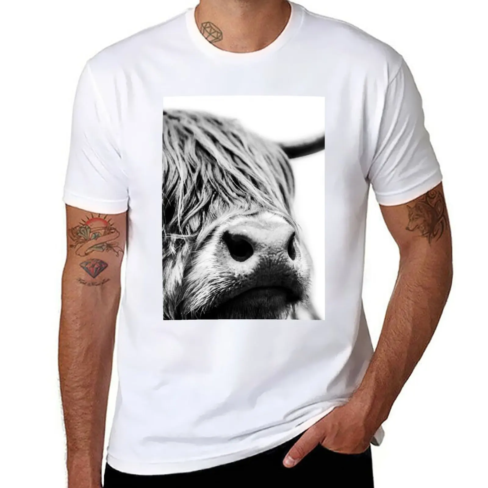 

Highland Cow close up in black and white T-Shirt quick drying graphics t shirts men