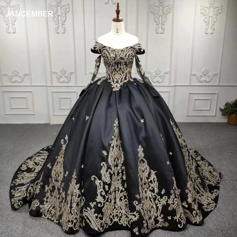 

Black Gece Elbiseleri Quinceanera Boat Neck Satin Ball Gown Cap Sleeves With Pattern Quinceañera Dress