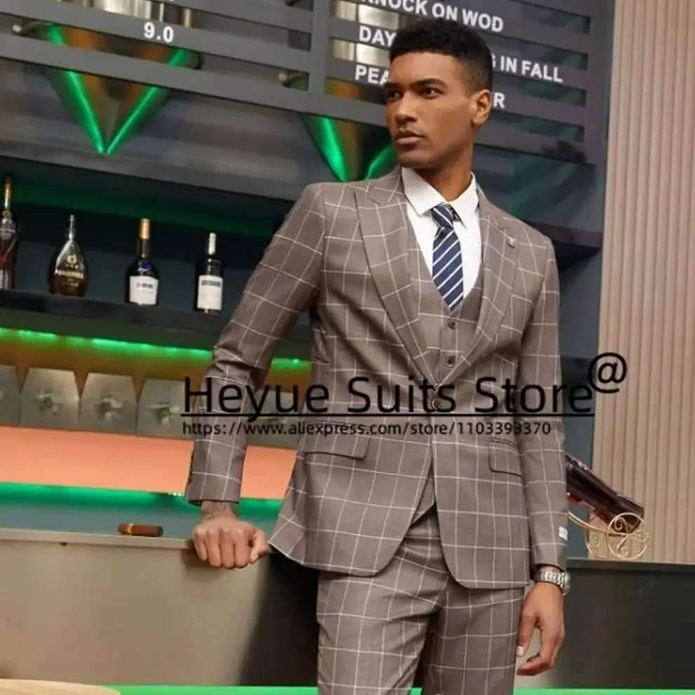 Handsome Plaid Wedding Suits For Men Slim Fit Peak Lapel Groom Formal Tuxedos 3PCS Sets Business Male Blazers trajes para hombre