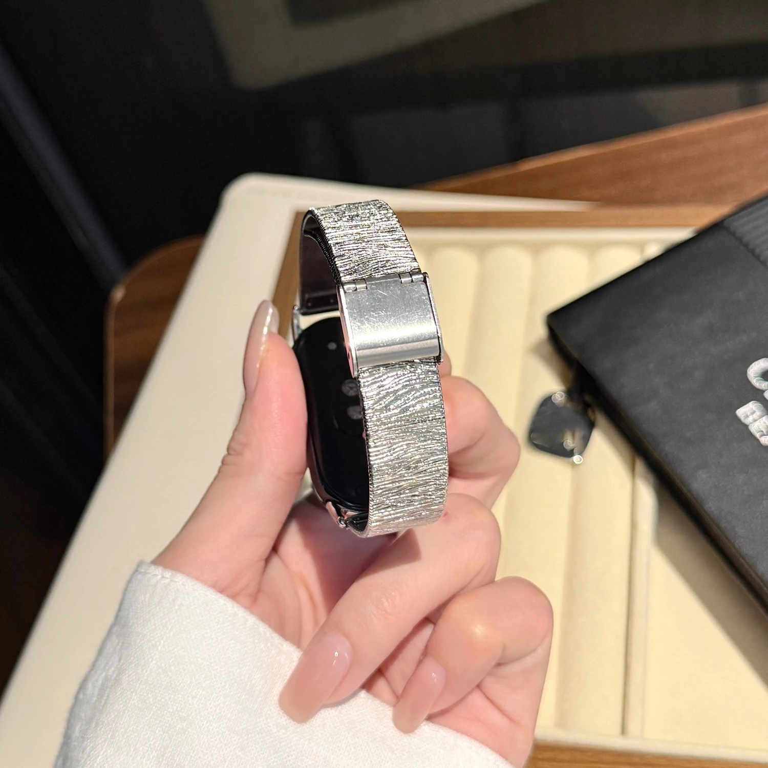 Dünnes, gewelltes Edelstahlarmband für Xiaomi Band 8/9 Pro Damenarmband für Redmi Watch 4 5, für Huawei 8/9/10, leichtes Luxusarmband – Detail 17