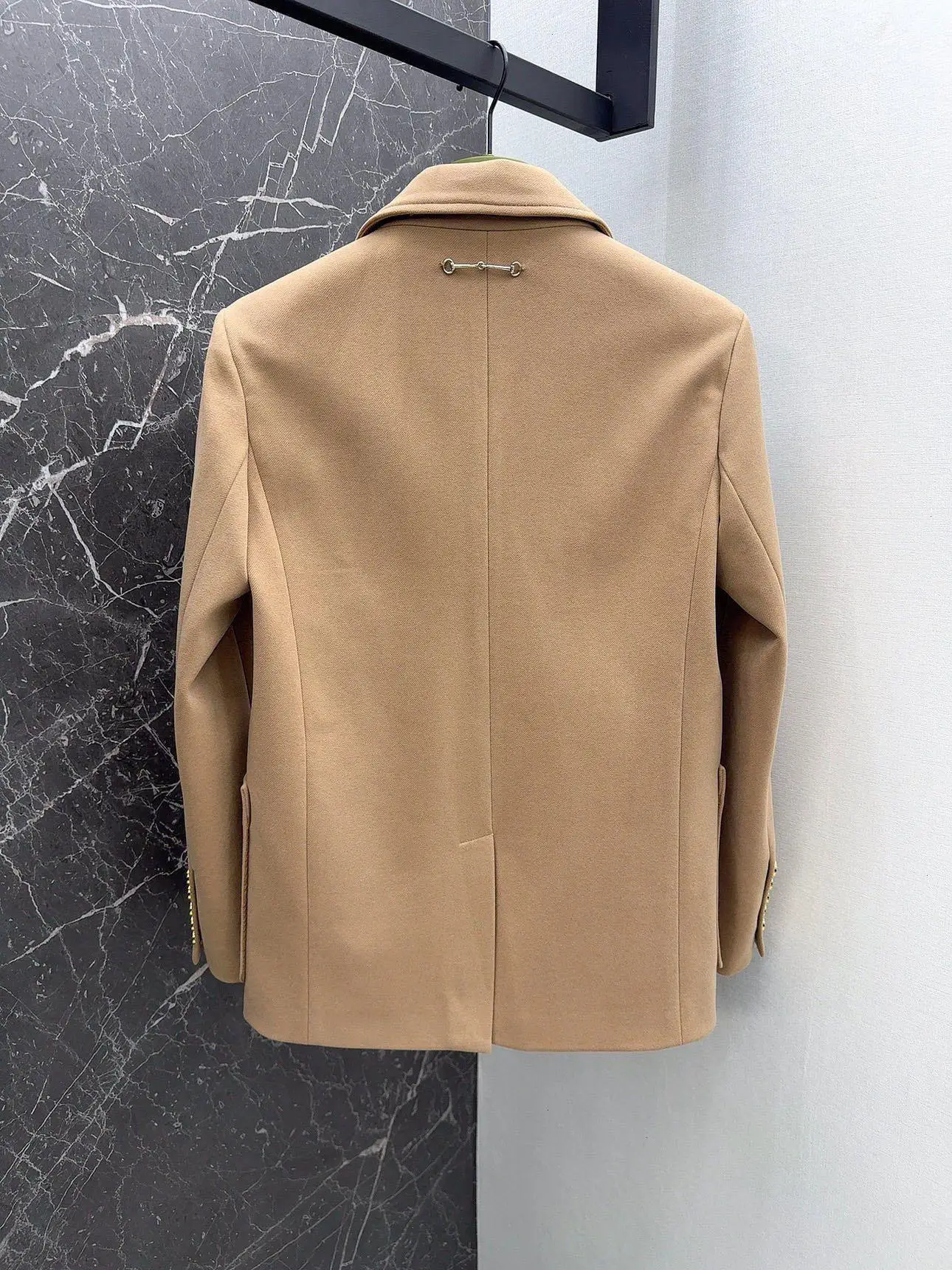 

2024 New Single-Breasted Suit Coat - British Classic with Gun Collar