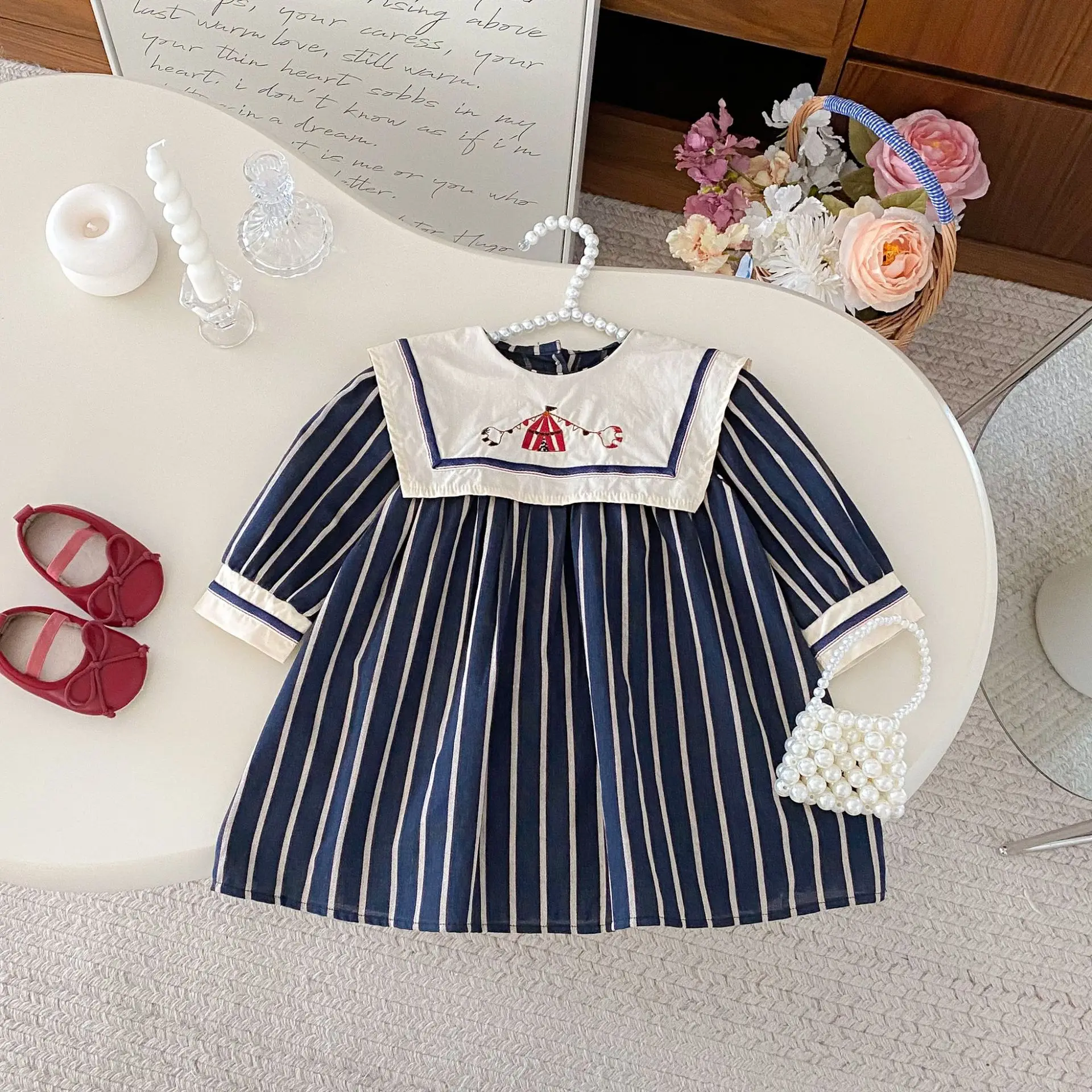 Abito da bambina 2025 Autunno Nuovo abito ricamato per bambini retrò Abiti da principessa a maniche lunghe a righe - immagine 4