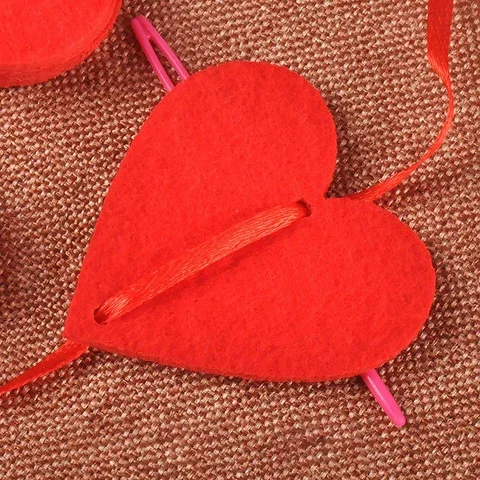 

16pcs Heart Shape Pendants Valance Band String Curtain Non-Woven Line Door Wedding Party Window Living Room Decor