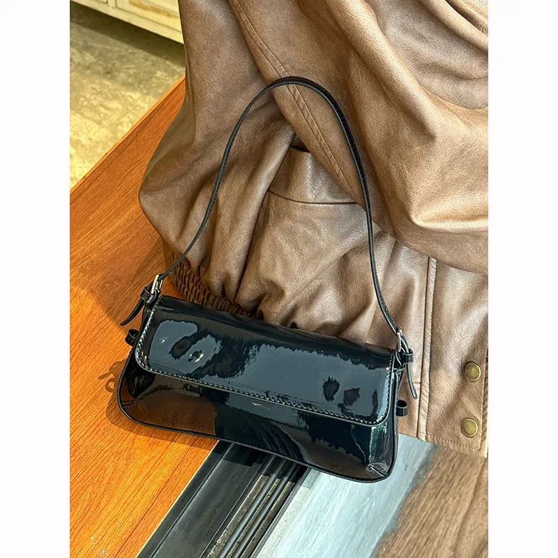 Korean Version Ins Patent Leather Underarm Shoulder Bag 2025 New Fashionable And Simple Commuting Baguette Bag High-End Handbag
