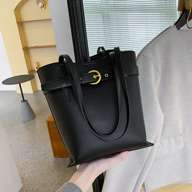 

2024 New Popular Retro Soft Leather Bucket Bag for Women Fashion Large Capacity Handheld One Shoulder Mother Bag Luxury work bag