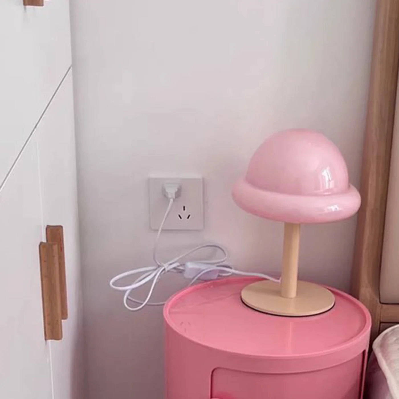 Description Picture 3 of itemHome Interior Table Lamp Room Decoration Modern Style Bedroom Bedside Night Light Living Room Lighting Creative Study Desk Lamps