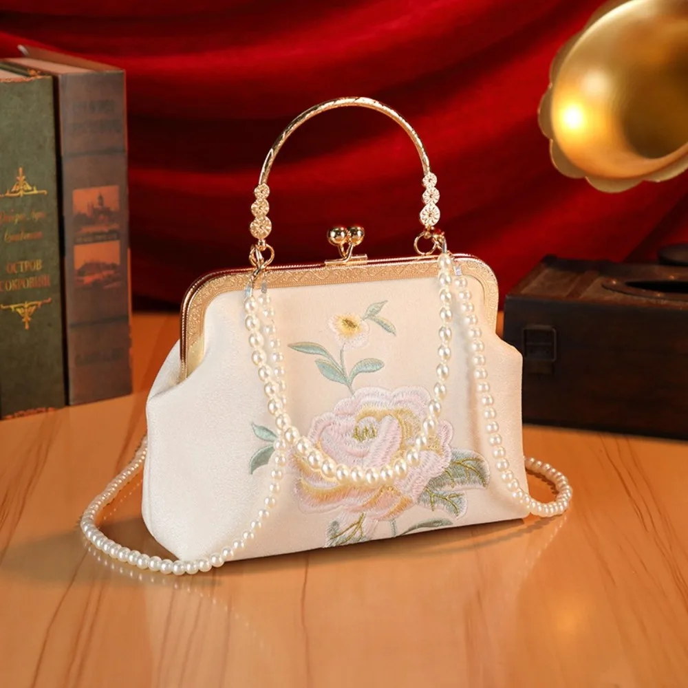 Borsa da cerimonia in stile cinese moderno - bianco e ricamo di fiori con chiusura clic clac, varie versioni con tracolla e sottobraccio in finte perle 93 Sc7b2df43c7fc43359ffd370abc2f2446O