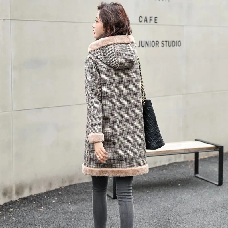 Wome lamb woolen coat  2022 Faux Rabbit Fur autumn winter new short loose elegant Korean Double Breasted Plaid fur outwear