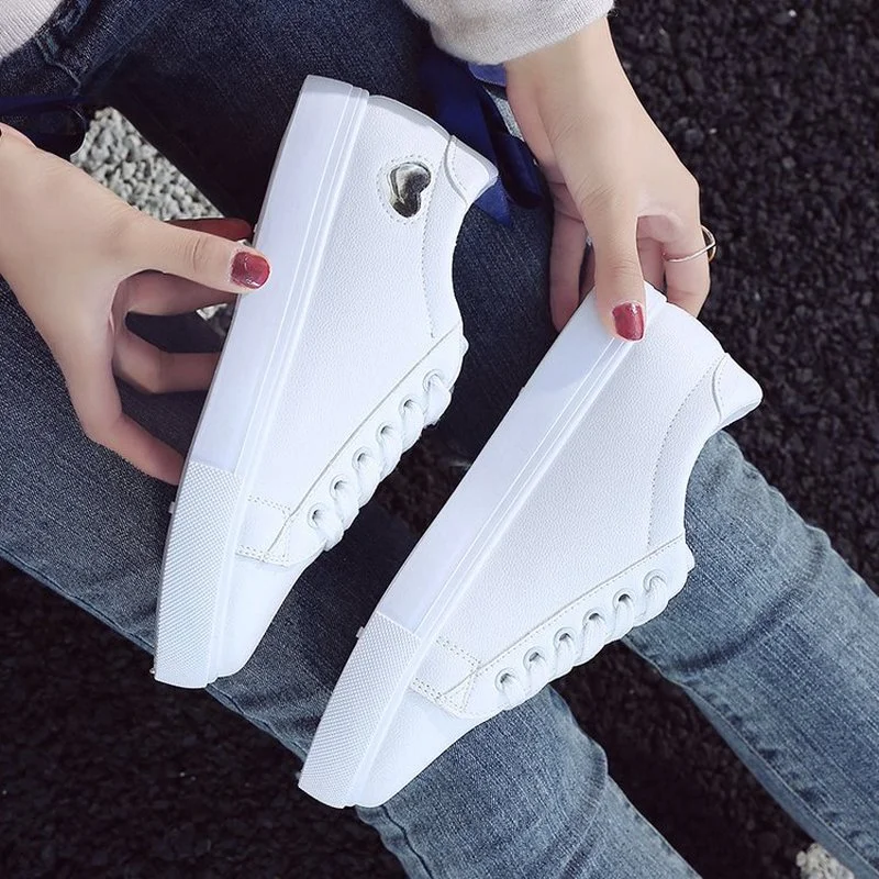 Spring Autumn Red Woman Shoes Fashion New Woman PU Leather Shoes Ladies Breathable Cute Heart Flats Casual Shoes White Sneakers