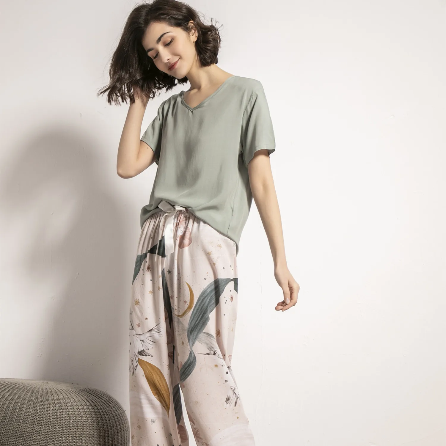 Women Summer V-neck Big Leaf Printed Pajamas Suit Cotton Silk Simple Style Loose Soft Homewear,women pajamas set,women pajama suit,cotton pajamas set