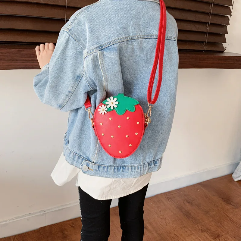 

Fashion PU Leather Girls Coin Purse Lovely Children Strawberry Rivet Crossbody Bags Cute Baby Accessories Mini Wallet Kids Gifts