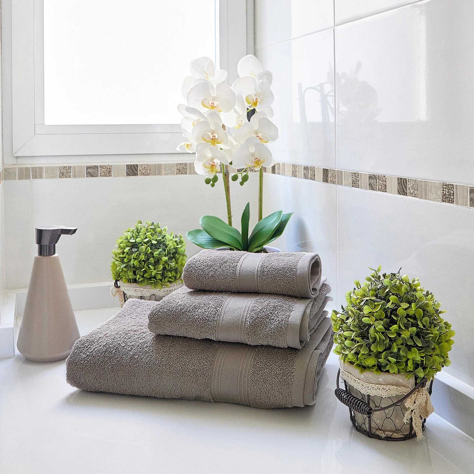 Set of 6 bath towels: white and taupe: 30X50 courtesy towels; 50X90 basin;  70X140 cm shower