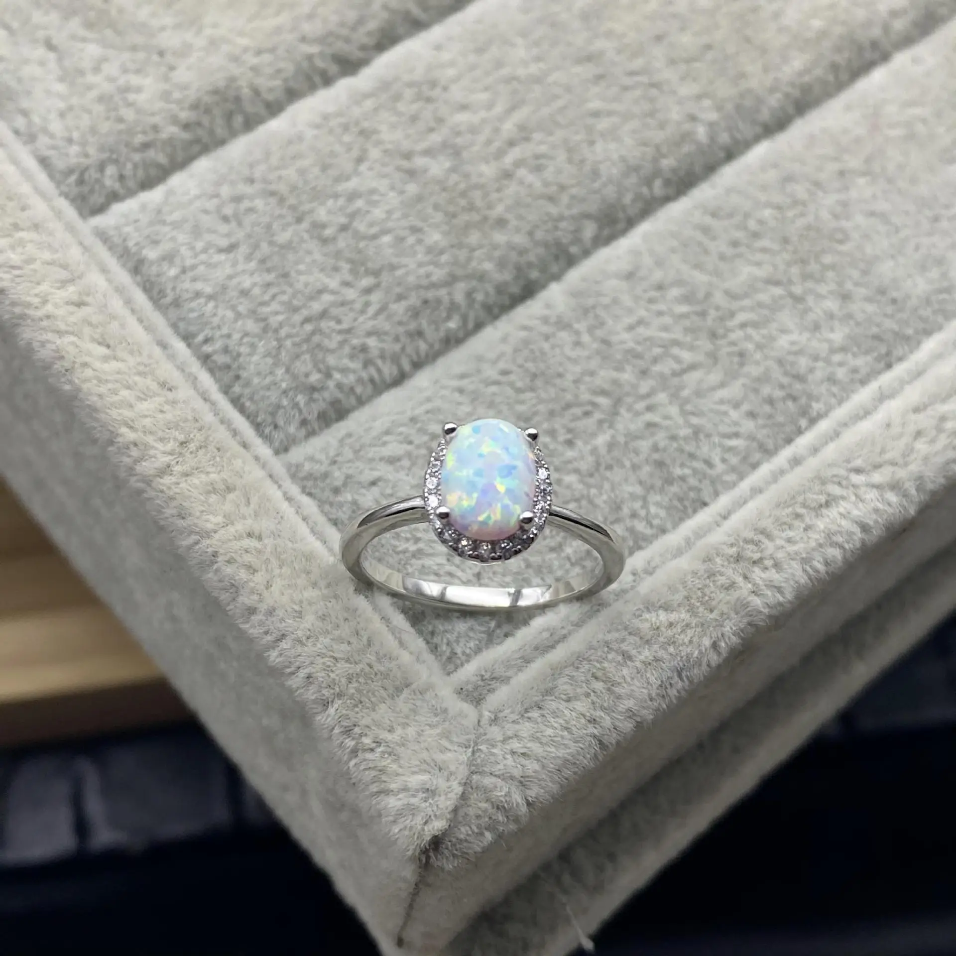

S925 Sterling Silver European and American Fashion Ladies Full Diamond Four-prong Ring Engagement Opal