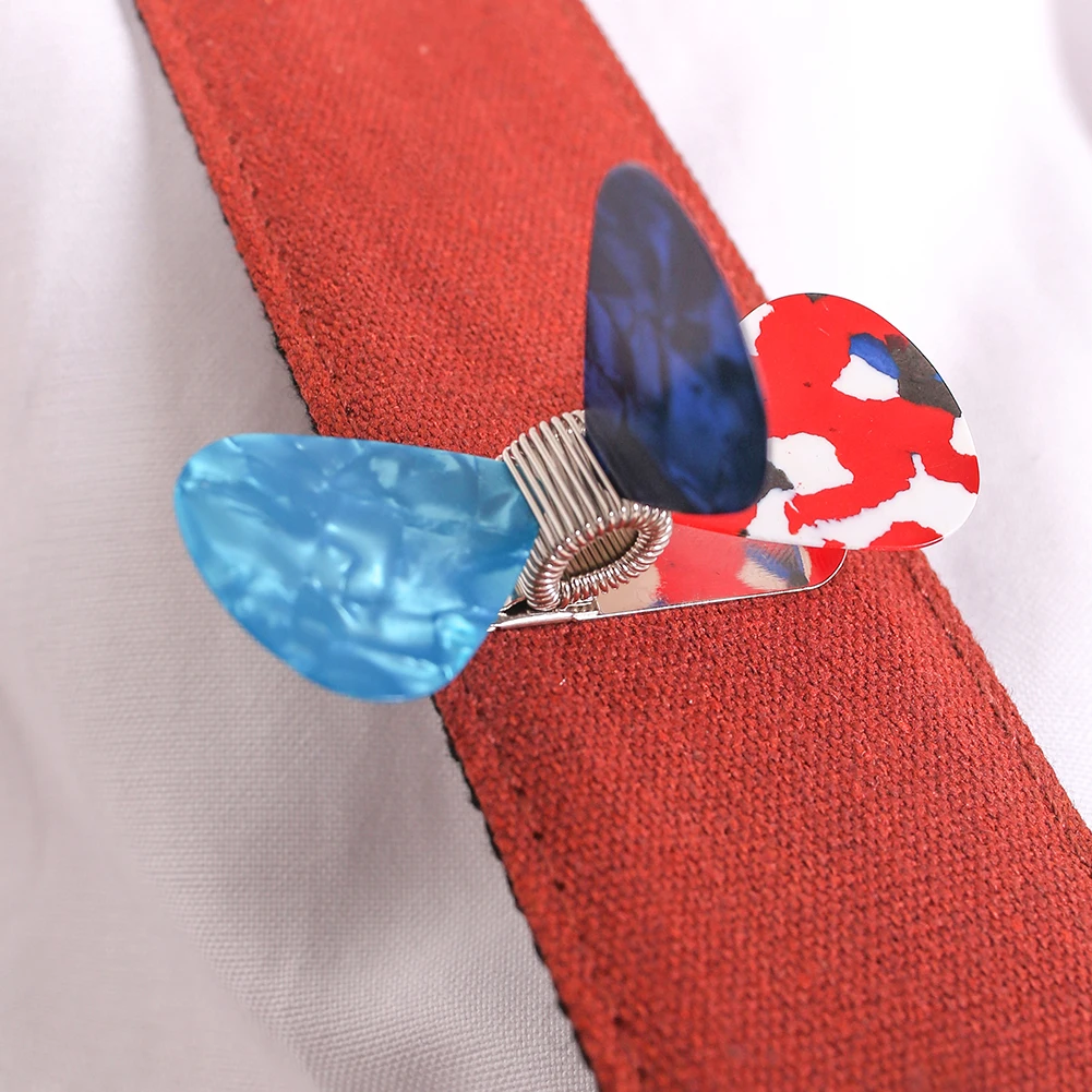 

Portable Guitar Picks Clip To Strap Holder Clip With 3 Pcs Picks Colors Random Universal Guitar Spring Picks Holders Accessorie