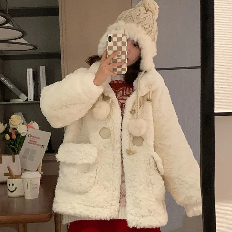 2023 Winter New Women Faux Fur Coat Loose Short Lamb Wool Outwear Thicken Warm Outcoat Fashion Casual Horn Toggle Button Top