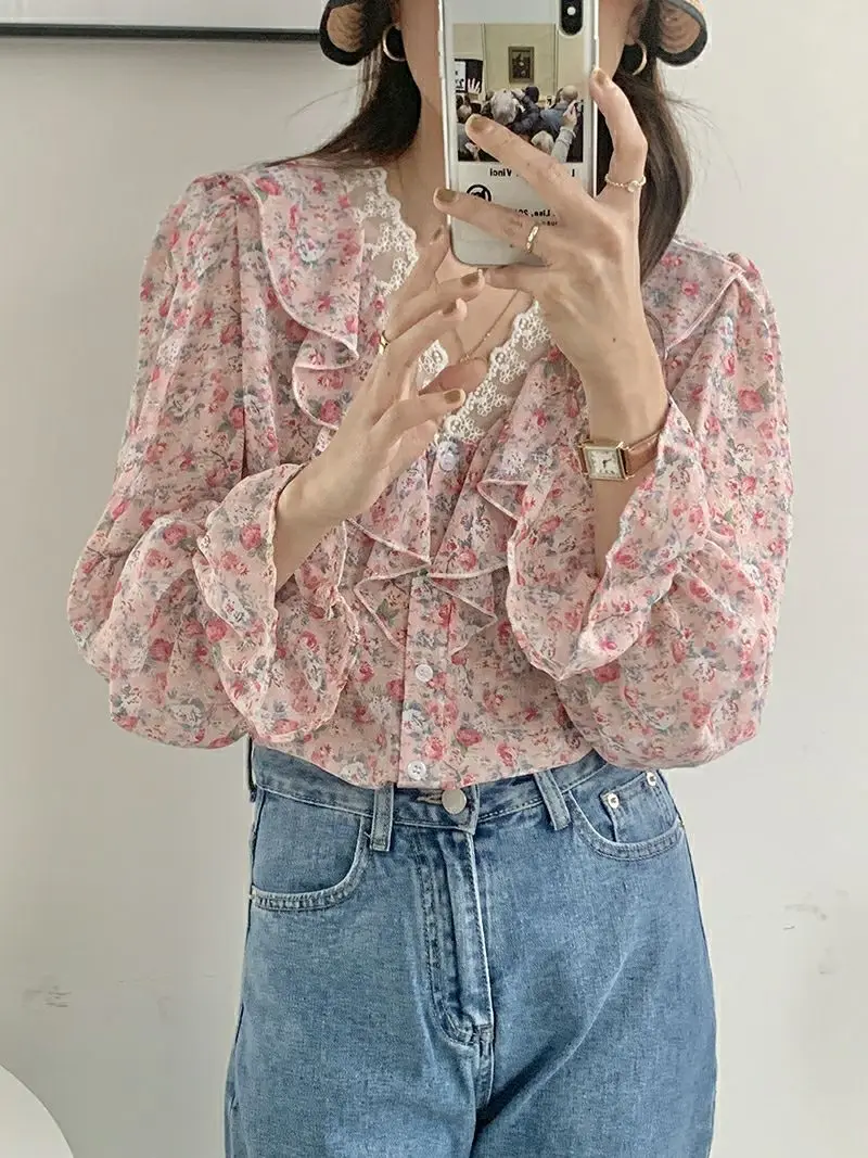 Too Sweet to Share Scalloped Hem Blouse in Ivory and Navy
