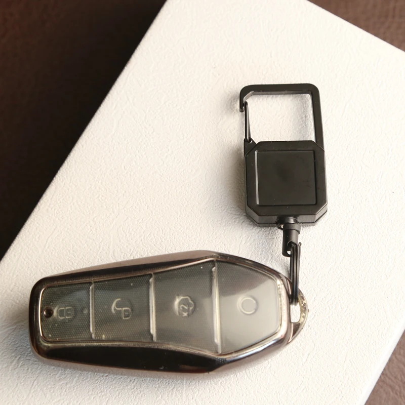 Retractable Anti-Loss Key Chain with D-Shaped Carabiner and Easy-Pull Lanyard