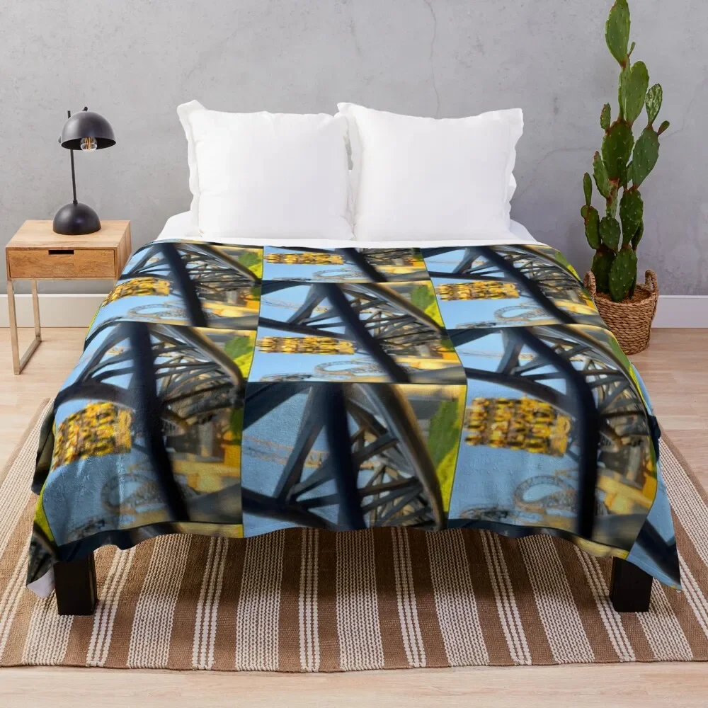 

The Smiler Throw Blanket Decorative Sofa Decorative Throw Retros Thin Blankets
