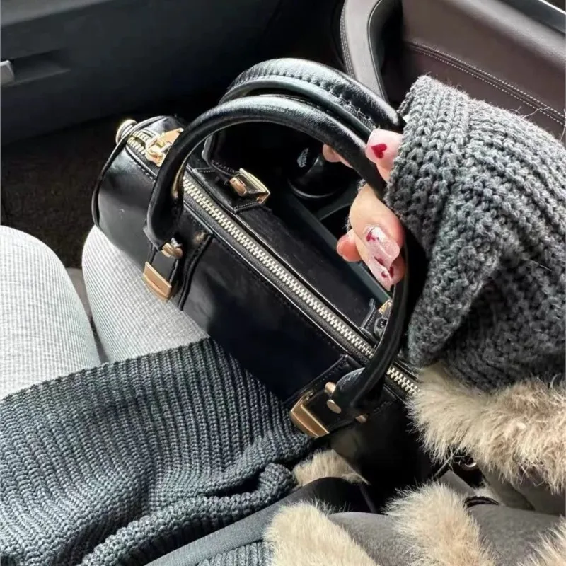 Retro Black leather Handbag Women Oil Wax Leather Large Capacity Handbag Ladies Cylinder Versatile Commute Crossbody Bags 2025