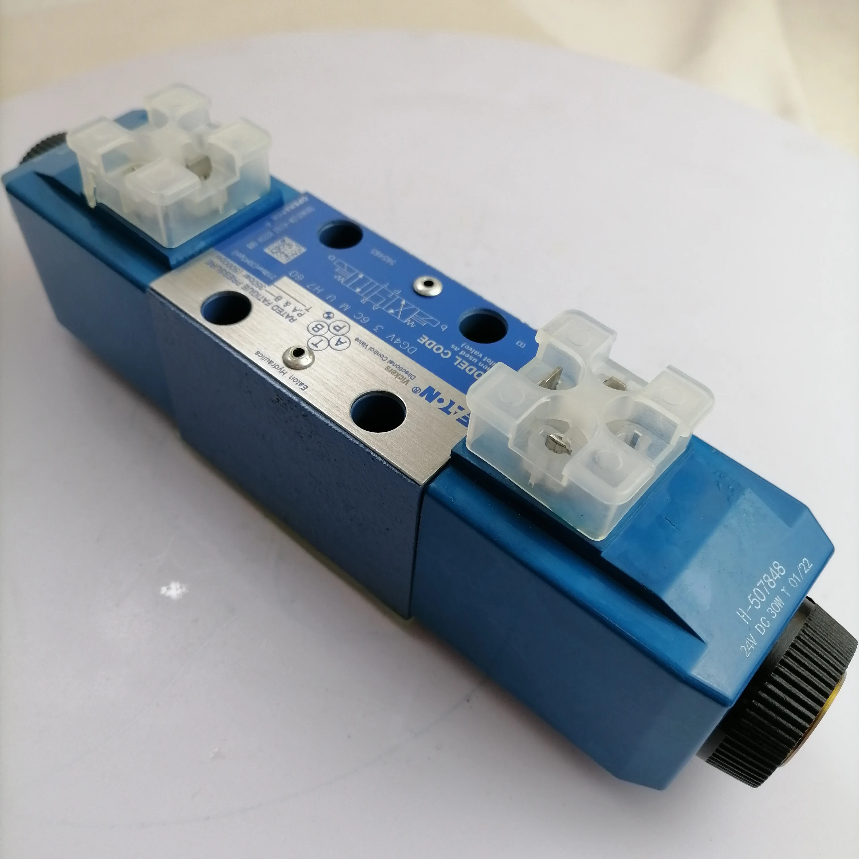 

Eaton DG4V solenoid valves DG4V-5-2ALJ-M-U-H6-20