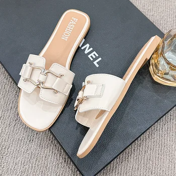 2024European and American Style Summer Fashion Out Flip-flops Flat Leisure Horse with Buckle Temperament One Line Slippers Woman 1