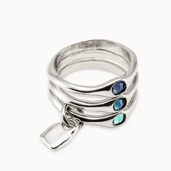 Anello a triplo strato dal design di nicchia alla moda più venduto del 2025 con stile retrò metallizzato, classico e versatile