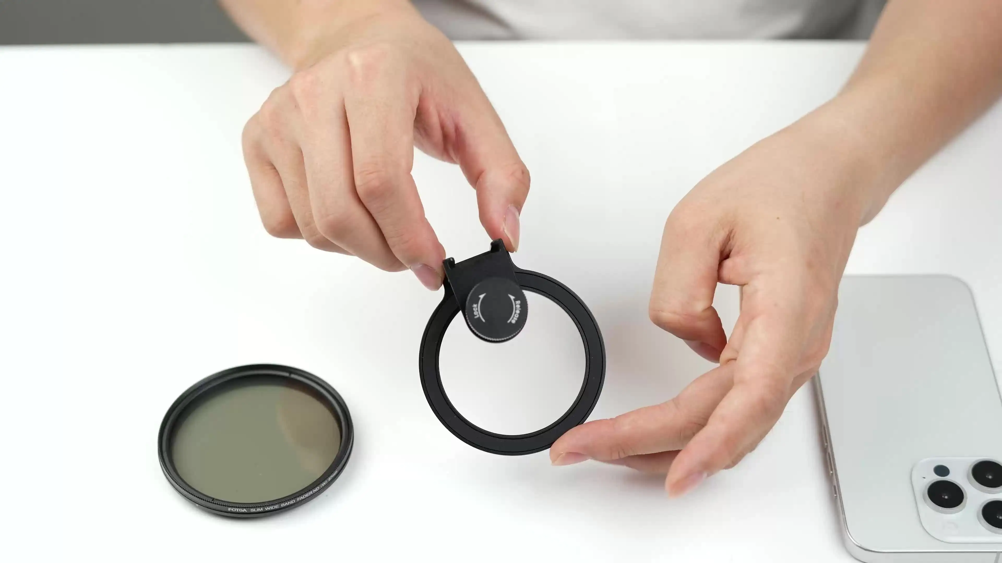 FOTGA Adaptateur Filtre 67mm Clip Pour IPhone 14 15 16 Pro Max - Support Griffe Micro LED + Verrouillage