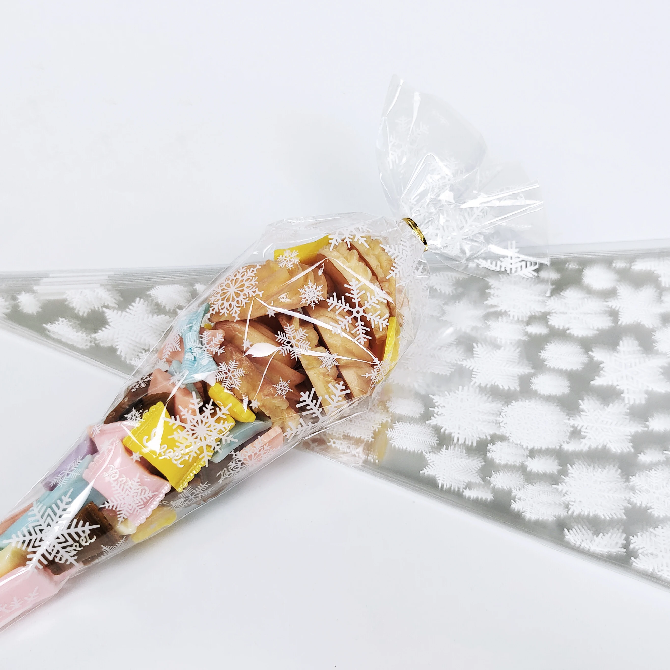 50/100 Stück Weihnachts-Süßigkeitenbeutel mit Weihnachtsmann- und Schneeflocken-Motiv, Plastik-Geschenkbeutel für Weihnachtsfeier-Dekoration 2026 – Detail 10