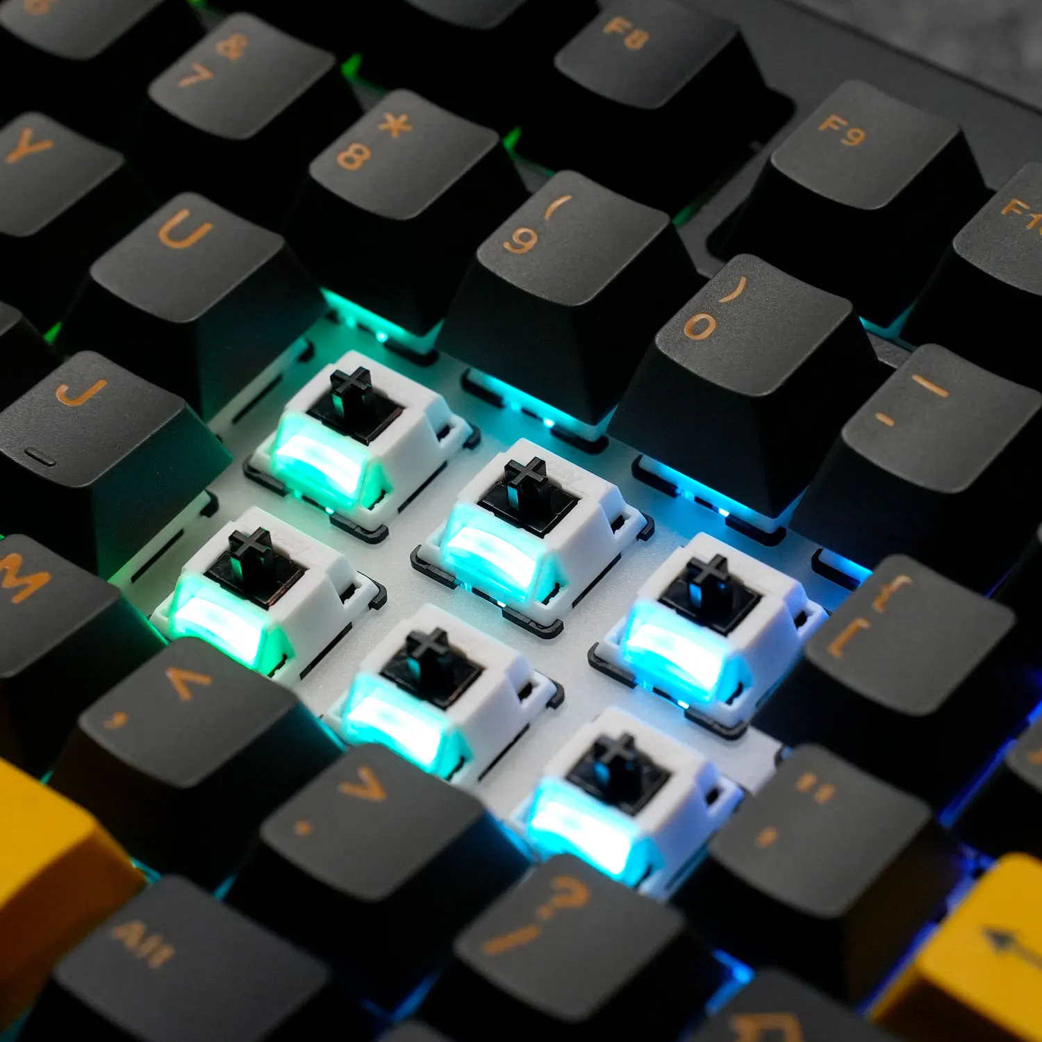 아코 5087 V3 키보드 80% TKL 레이아웃 ANSI-US 핫스왑 RGB USB 타입-C/2.4g&BT5.0 트리모드 커스텀 게이밍 기계식 키보드